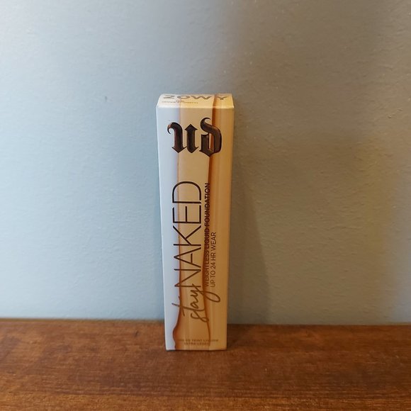 Urban Decay Stay Naked Weightless Liquid Foundation - Picture 1 of 5